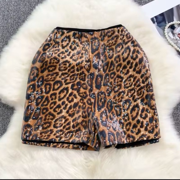 Leopard Shorts - Picture 2 of 3
